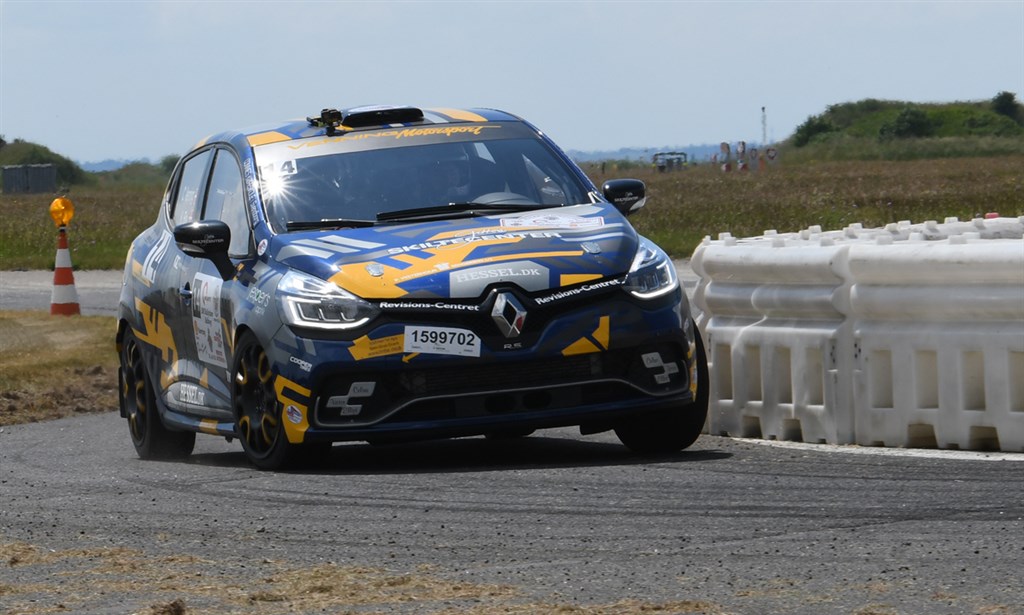 Rally Himmerland sluttede med en stribe hastighedsprøver på flyvestationens område, prøver der også talte til DM i rallyshow, der sluttede med en samlet ottendeplads til Venning Motorsport.
(Foto: MD/Specialpress@gmail.com)